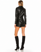 Eleganter schwarzer Leder-Jumpsuit für Damen mit überlappendem Oberteil