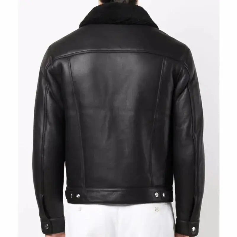 Men’s leather shirt jacket in black with button closure, shearling-style collar and casual trucker fit