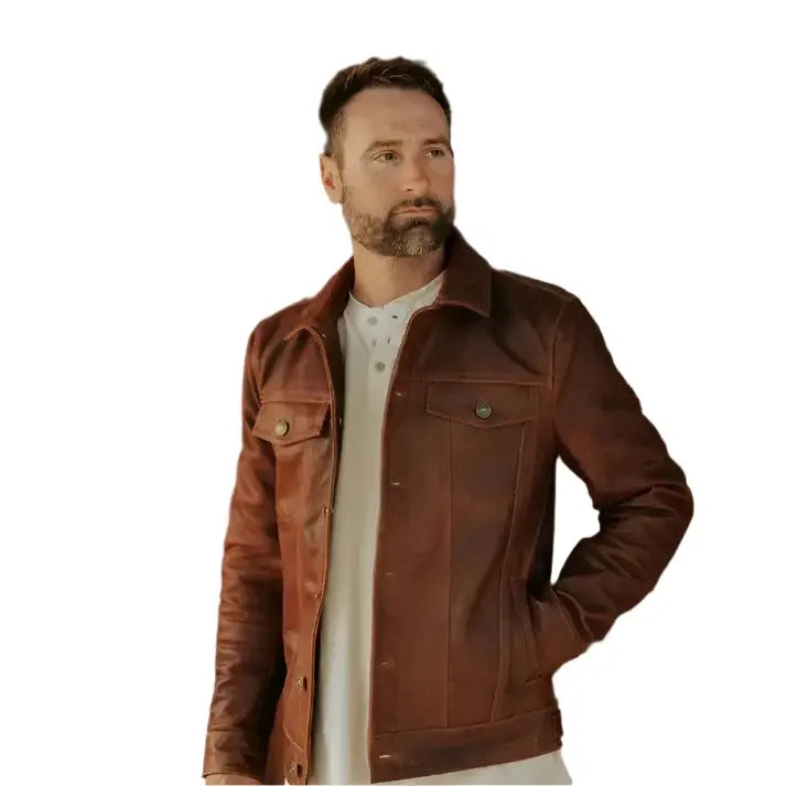 Brown leather trucker jacket for men with vintage buttons, structured seams and everyday casual fit