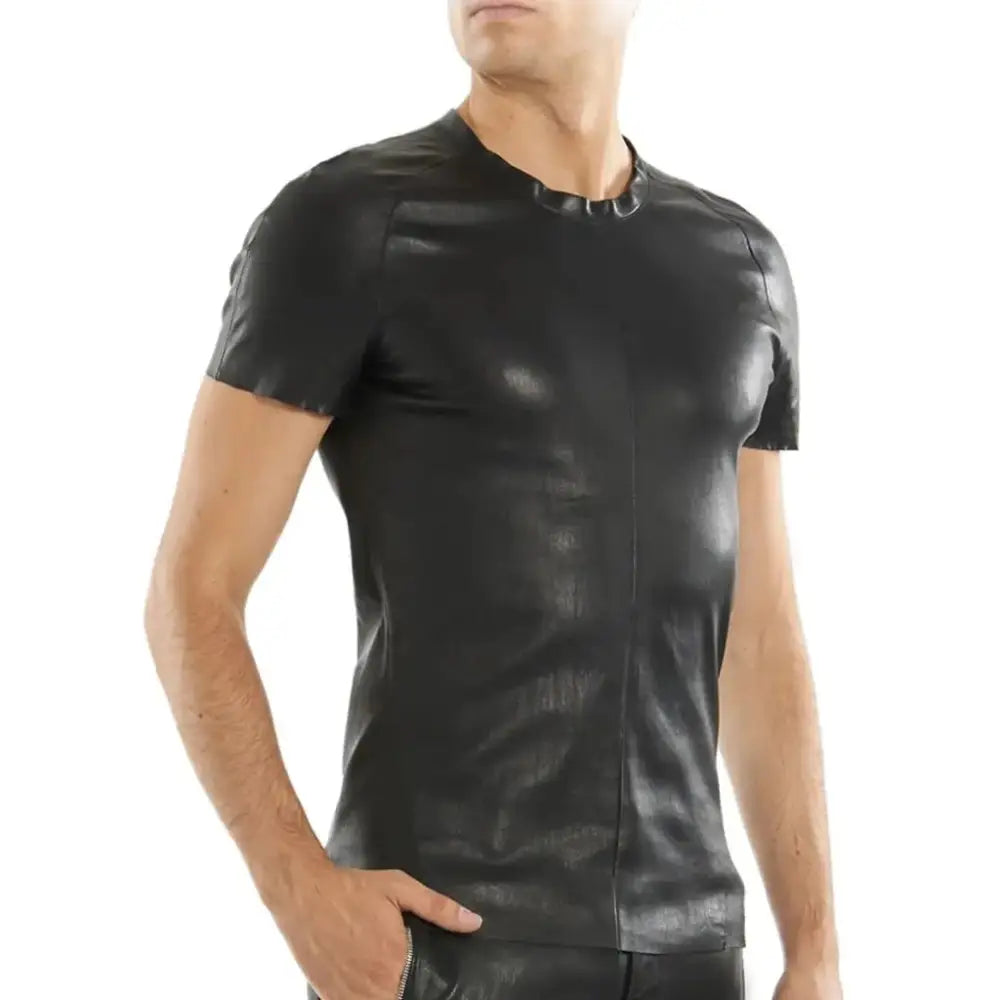 Men’s black lambskin leather T-shirt with short sleeves, round collar, fitted cut and hidden back zip